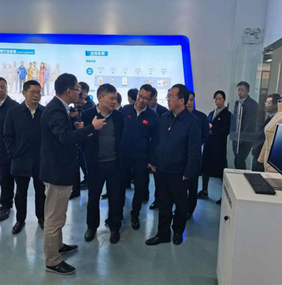 渭南市常務(wù)副市長王曉軍陪同樂山市黨政代表團(tuán)一行蒞臨領(lǐng)智三維考察調(diào)研