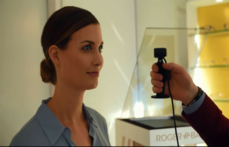 3D掃描定制眼鏡，鏡架價格370美元鏡片另算，每月賣出50副