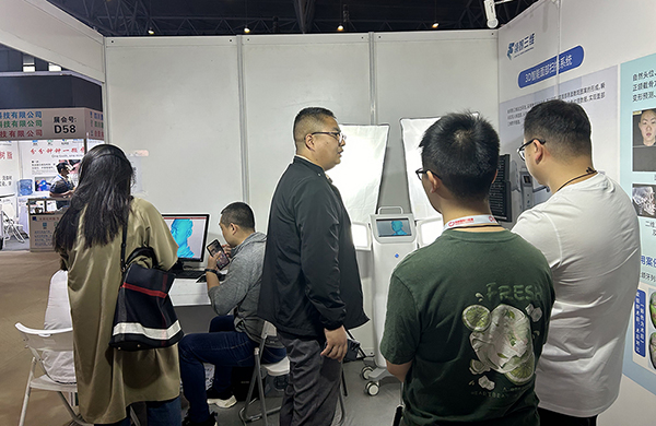 數(shù)字化口腔正頜  領(lǐng)智三維攜3D面部掃描設(shè)備亮相成都西部口腔展！